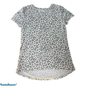 Zoe + Liv leopard print gray T-shirt size M